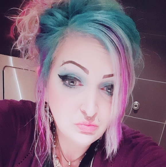 💜Meet Your Posher💜 - Picture 4 of 6